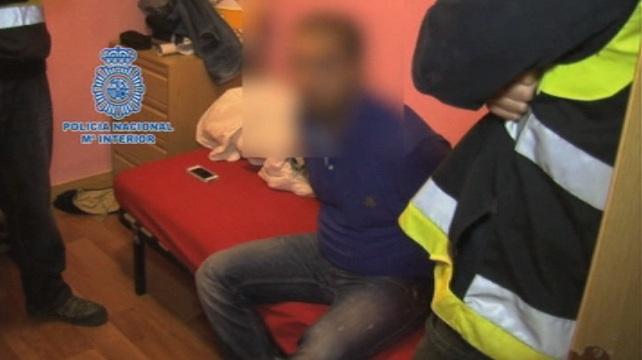 снимка 1 Разбиха канал за трафик на хора в Испания