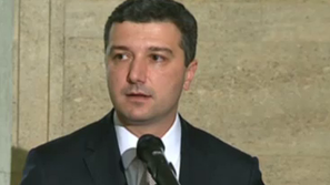 Стойнев подкрепи налога върху приходите от ВЕИ