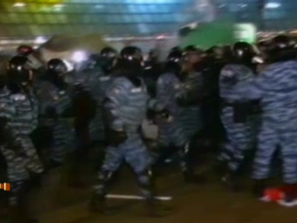 Десетки ранени при проевропейския протест в Украйна