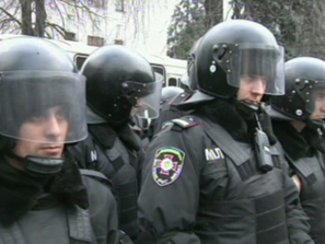 Полицията в Украйна постави ултиматум на протестиращите