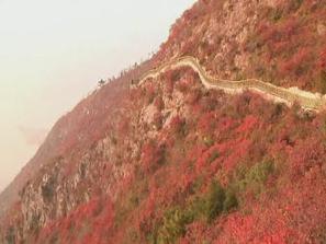 яркочервени планини китай