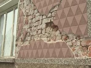 година половина земетресението животът засегнатите