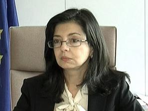 меглена кунева остава еврокомисар