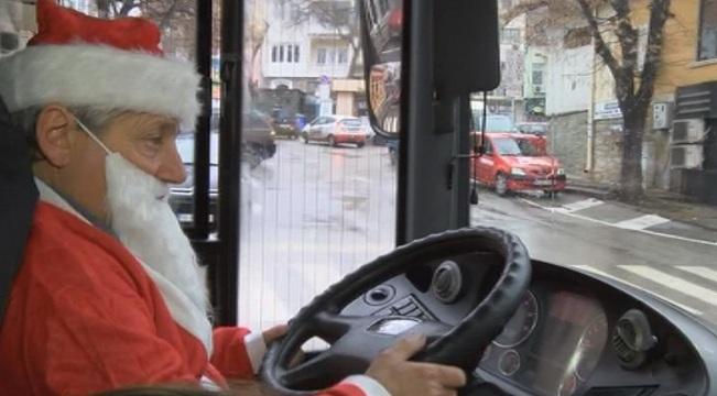Автобусът на Дядо Коледа тръгна из Велико Търново