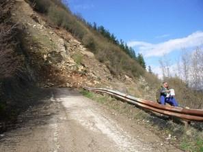 Свлачище заплашва да откъсне достъпа до силистренското село Попкралево