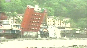 Унищожителни наводнения в Тайван заради тайфуна Моракот, в Китай евакуират населението