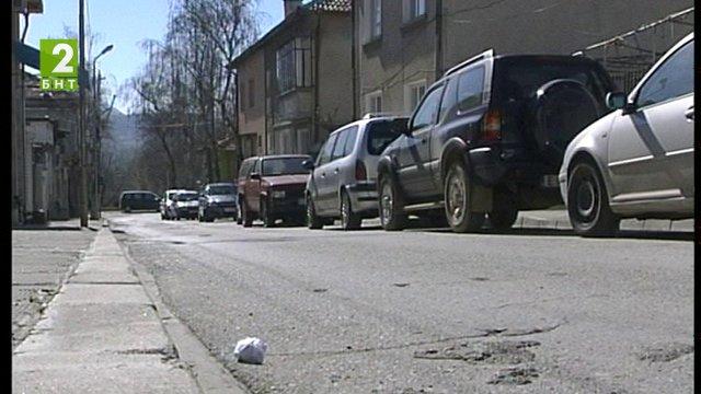 Без коли по тротоарите в Симитли