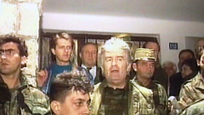 Радован Караджич бойкотира Хага