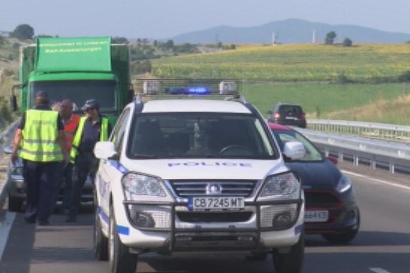 Двама младежи загинаха след сблъсък с камион