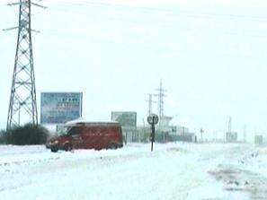 обилният сняг затвори пътища страната