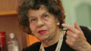 Стоянка Мутафова на 88 години в „Палавите вдовици”