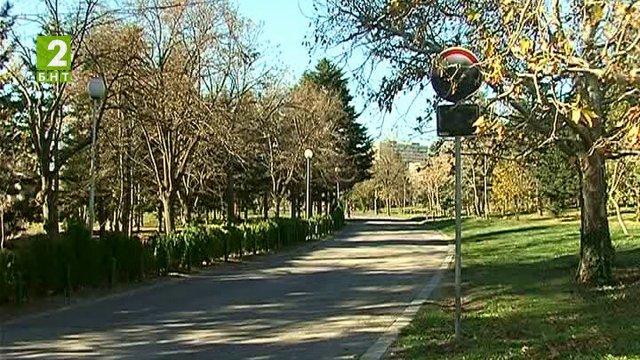 Протестиращи: Не на колите в Морската градина