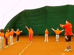 спортен клуб програма обучава безплатно деца