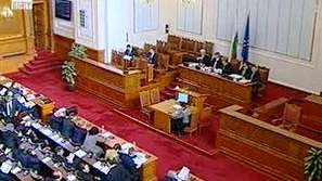 Червени и сини не са доволни от антикризисните мерки на правителството