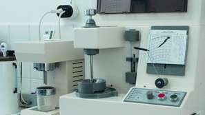 Бизнесът с лабораторно оборудване пред колапс заради кризата