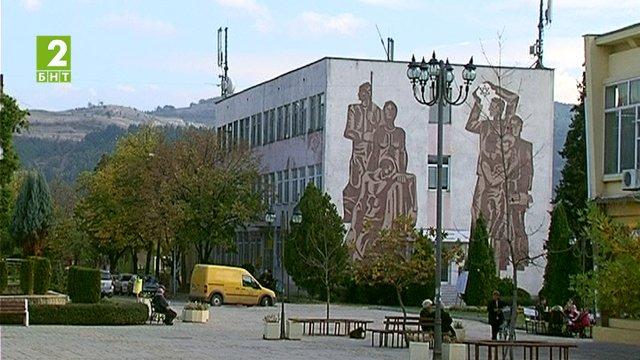 Деца с увреждания от Симитли с подарък за 1 юни