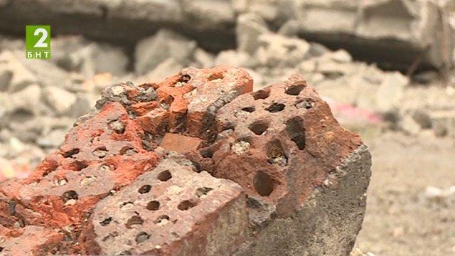 Премахват незаконни сгради в Столипиново
