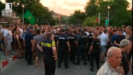Напрежението ескалира след протест в Асеновград заради побой над гребци