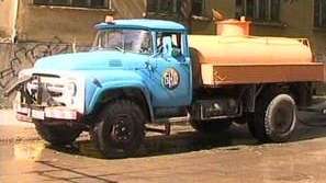 Спешно мият улиците във Враца