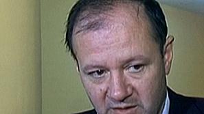 Опозицията поиска оставката на министър Михаил Миков