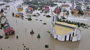 В Полша подпомагат пострадалите от наводненията