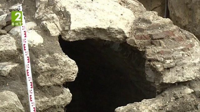 Археолози проучват манастирски извор
