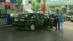 Гърци зареждат бензин у нас