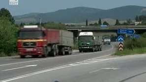 Пренасочват камионите извън магистралите