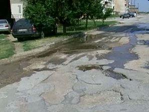 роми пълнят дупките улиците