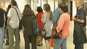 Чакаме по 11 минути на опашка