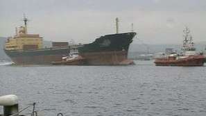 Военен  самолет прибира моряците от Панега