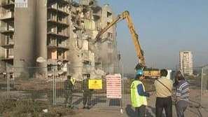 Събарят  блока на ужасите в Ямбол