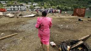 Осиротяло бебе е сред оцелелите от бедствието в Индонезия