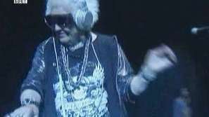 Баба стана диджей