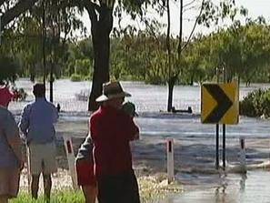 200 000 засегнати от наводненията в Австралия