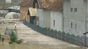 Хуманитарна помощ от дамско бельо