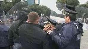 Безредици в Албания - двама убити