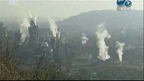 Шведско семейство живее природосъобразно. Престой в хотел от боклуци. Британски агент шпионирал екоактивисти