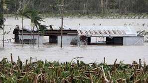 Циклонът Яси порази Куинсланд