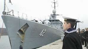 Минният ловец Цибър акостира във Варна