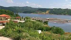 На плаж на явозир Кърджали въпреки забраната