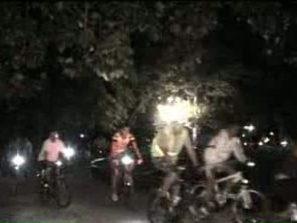 Нощна разходка с велосипед