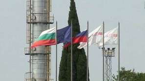 Съдът спря решенията на Танов за Лукойл Нефтохим
