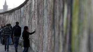 В сянката на стената