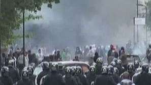 Британските вандали ще чистят това, което са разрушили