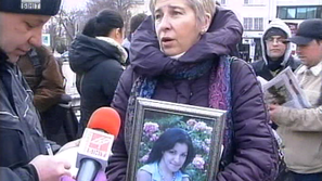 Убийците на Стоян и Радостина с максимални присъди в затвора - това е мотото на днешния протест пред парламента