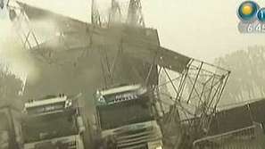 Срути се сцена на рокфестивал в Белгия