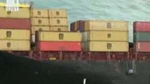 Авариралият товарен кораб Рена се разцепи на две