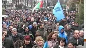 Продължават преговорите и стачката в Мини Марица-изток