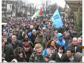 продължават преговорите стачката мини марица изток